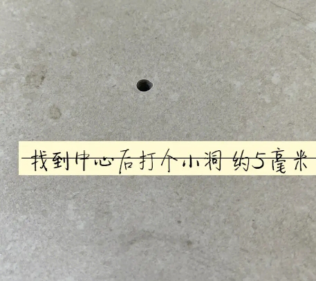 英吉沙瓷砖空鼓维修公司专业解答在瓷砖铺贴过程中，如果砂料搅拌不均匀，将会带来以下问题
