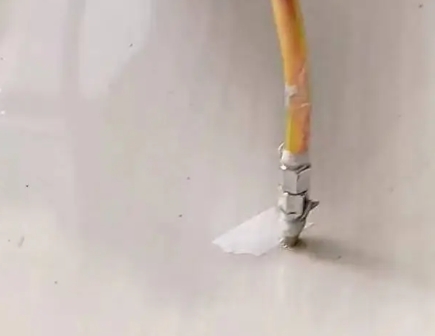 英吉沙瓷砖空鼓维修公司专业解答在瓷砖铺贴过程中，如果使用的砂料过粗（如全部使用了粗砂），可能会导致以下问题